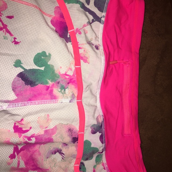 Lululemon Blurred Blossom Shorts RARE* | 2 - Picture 7 of 8
